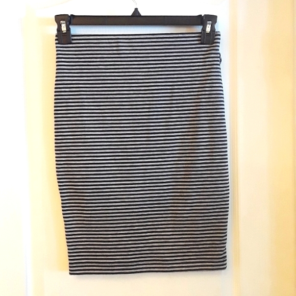Xhilaration Pencil Skirt Grey/Black NEVER WORN - Picture 1 of 8